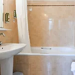 מלון Logis L'auberge De L'etable 2*