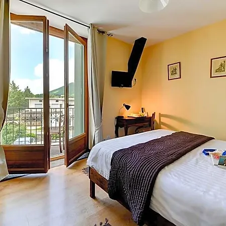 מלון Logis L'auberge De L'etable 2*
